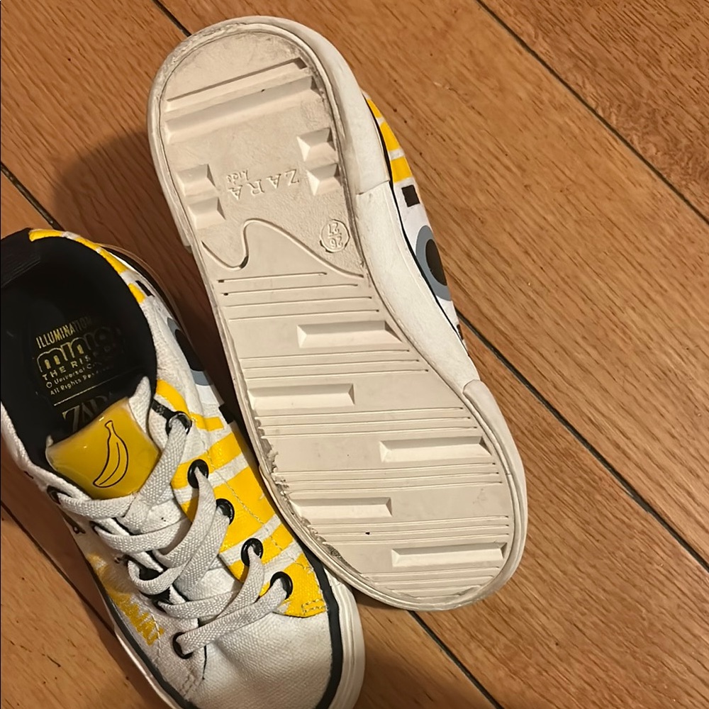 ✨ 2 / $30 ✨ Zara*Minions* Kids Yellow and White Sneakers Classic Low-Top Design - Picture 4 of 5